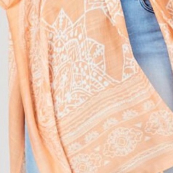 Alter’d State Kimono Coverup in Peach and White Paisley Design. New! - Picture 3 of 3
